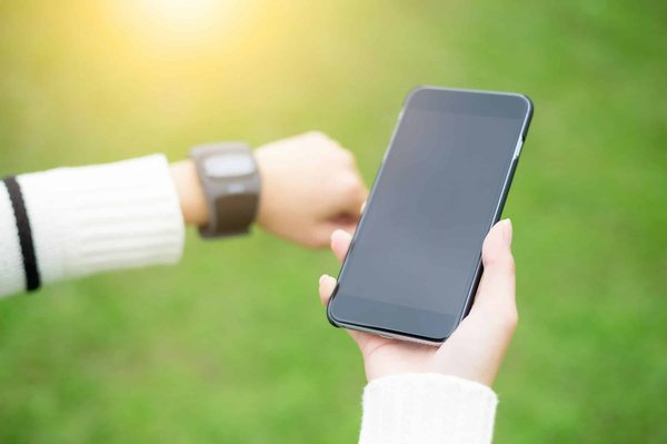Les montres connectées idéales pour les adolescentes en 2025 !